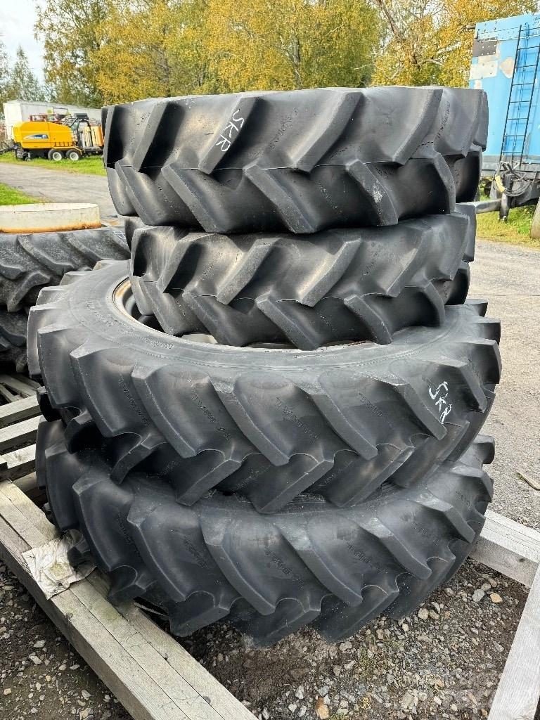 Goodyear 13.6R38 Banden, wielen en velgen