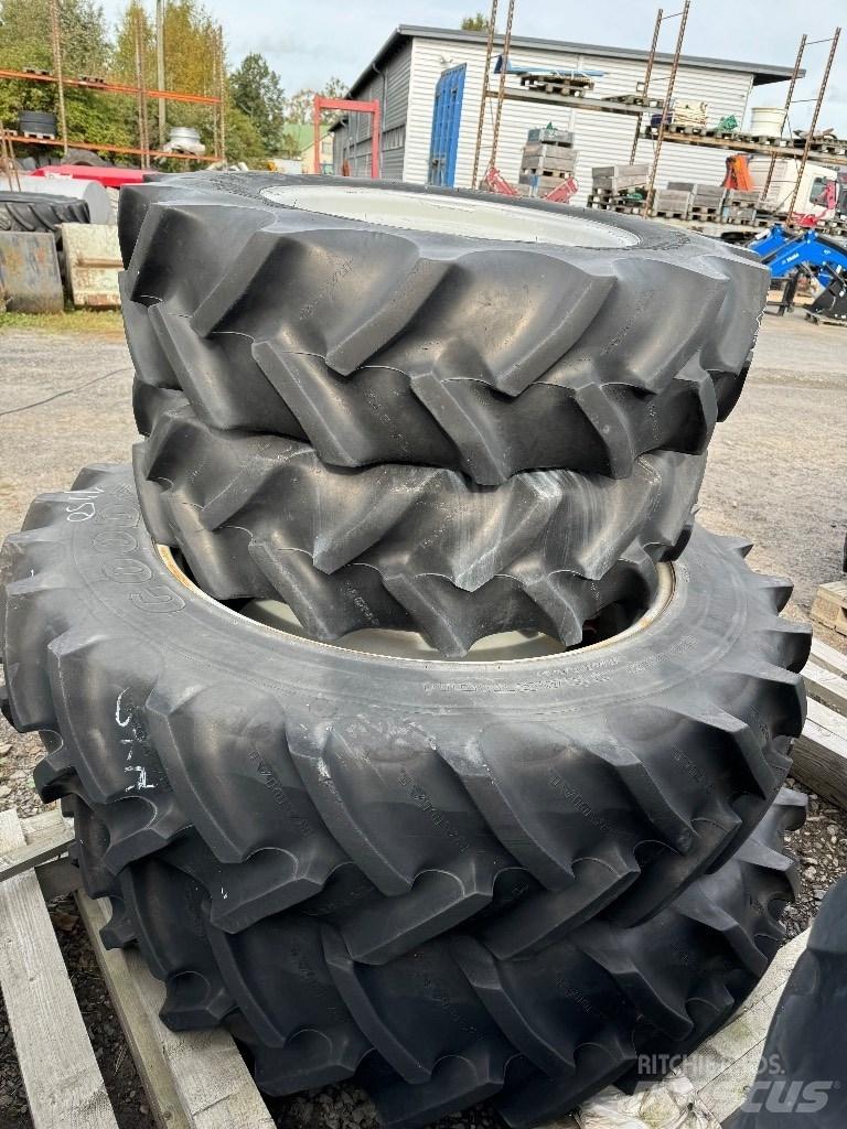Goodyear 13.6R38 Banden, wielen en velgen
