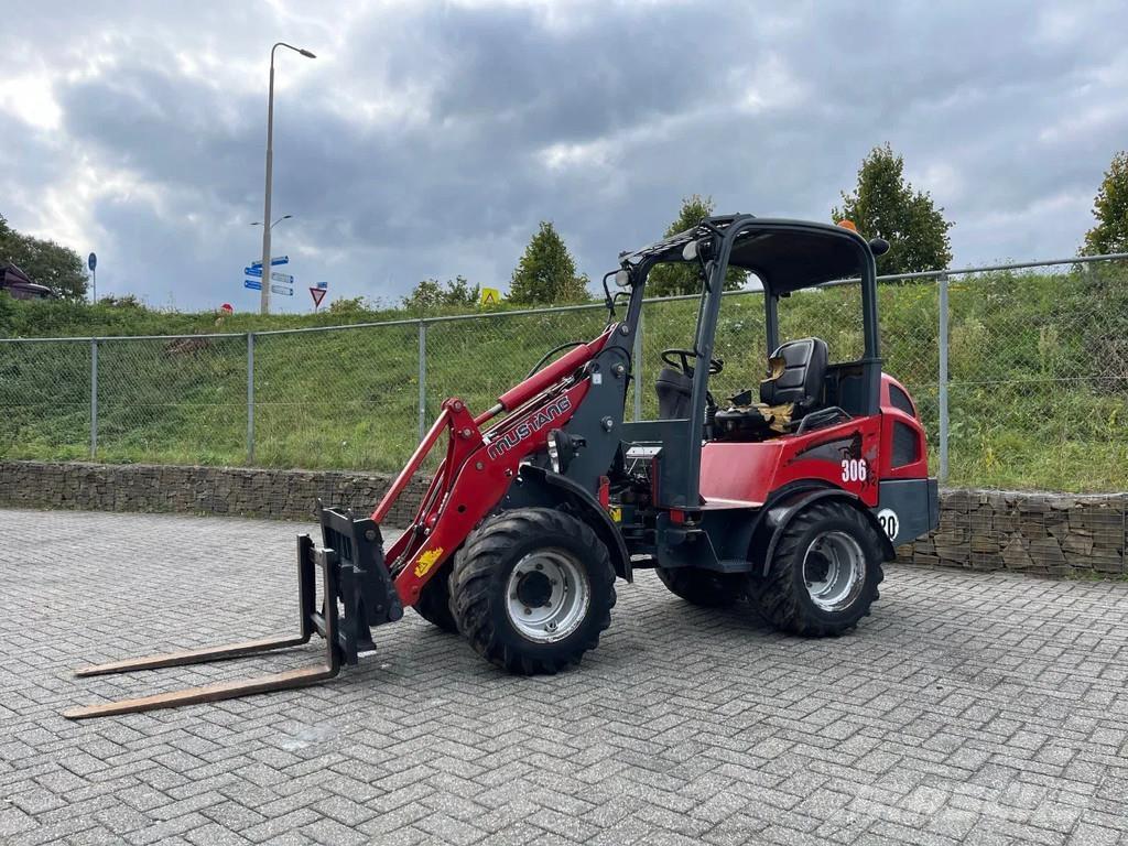 Mustang AL306 Wieldozers