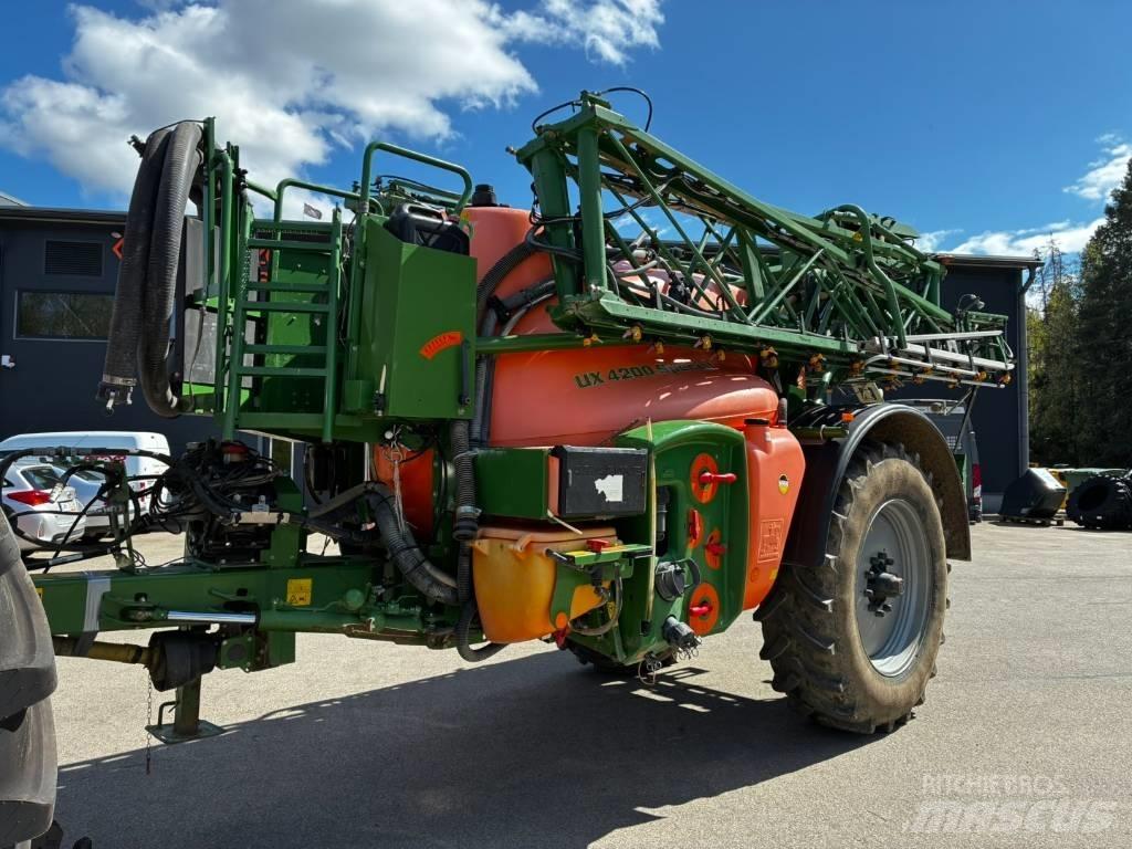 Amazone UX 4200 Getrokken spuitmachines
