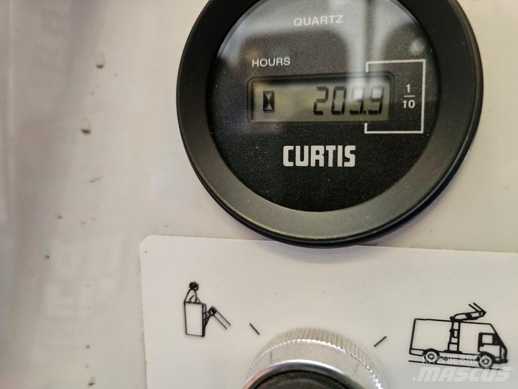 VERSALIFT VT 145 F Auto hoogwerkers
