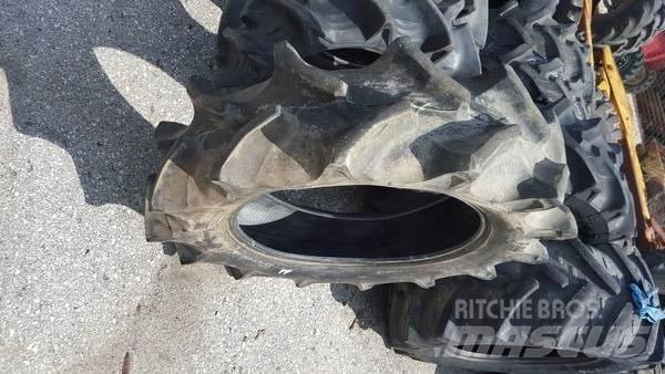  Pneus 9.5-24 Banden, wielen en velgen