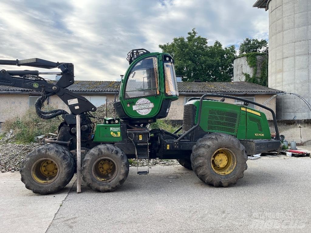 John Deere 1070 E Harvesters