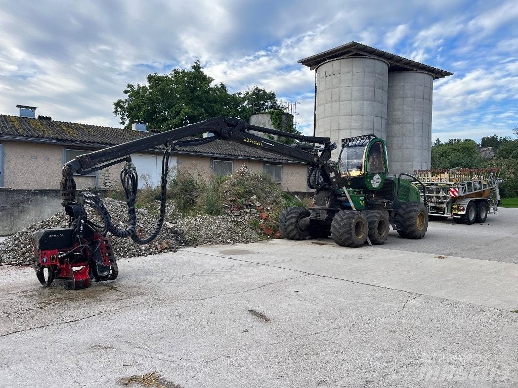 John Deere 1070 E Harvesters