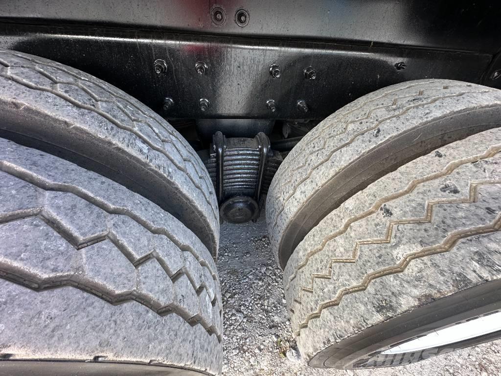 Mack GU713 Kolkenzuigers