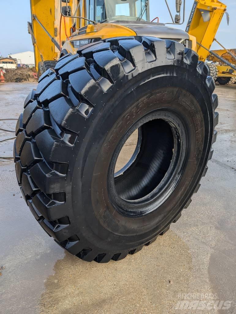 Bridgestone VLTS Banden, wielen en velgen