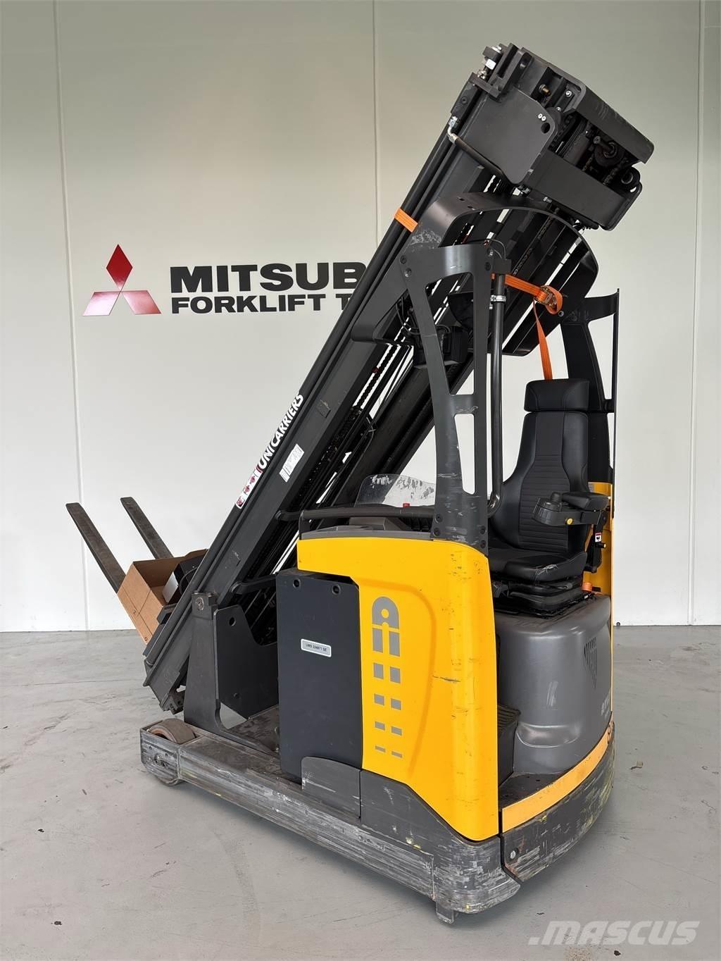 Atlet UMS200 Reachtruck voor hoog niveau