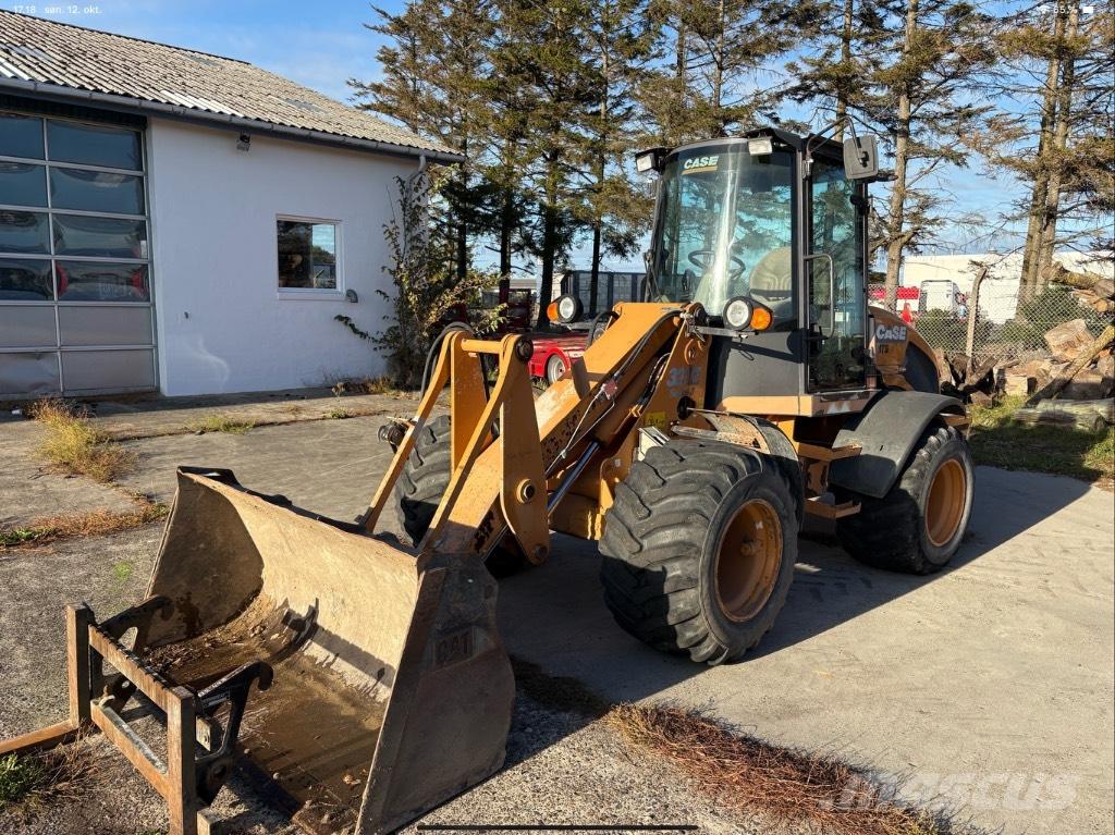 CASE 321 E Wielladers