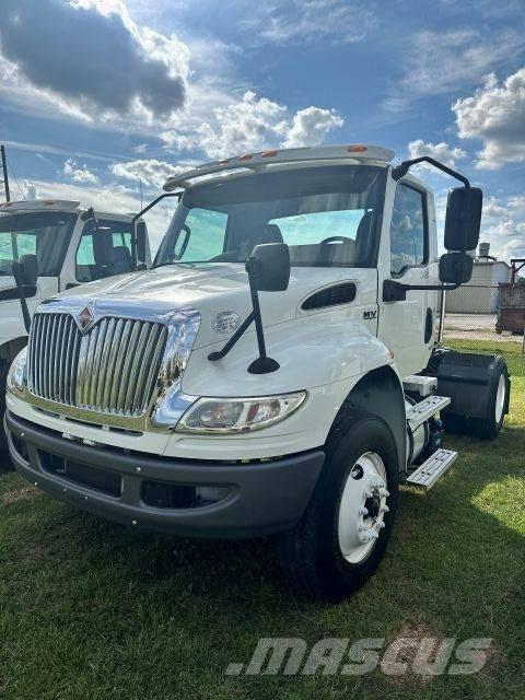 International MV607 Trekkers