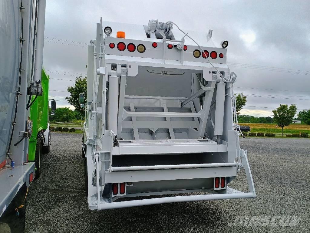 Sterling L7500 Vuilniswagens
