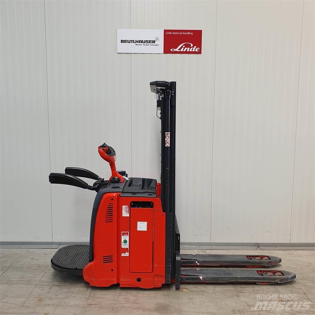 Linde D12AP Stapelaar meeloop