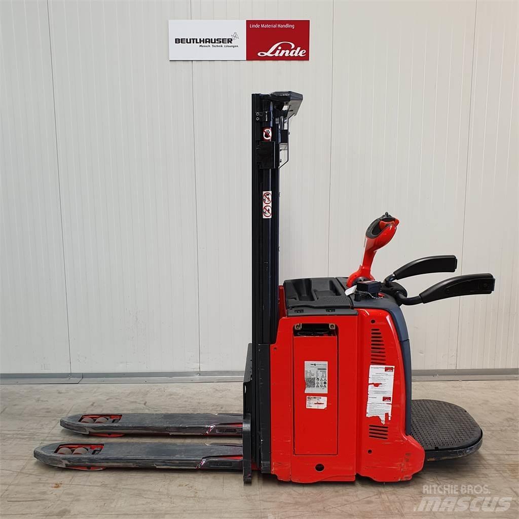 Linde D12AP Stapelaar meeloop
