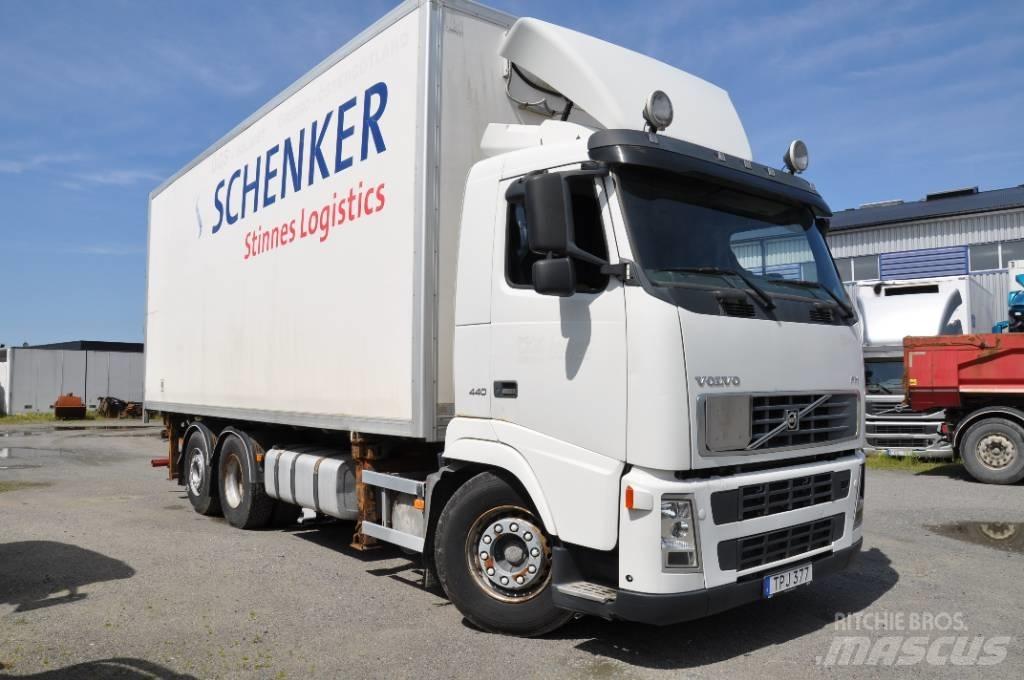 Volvo FH440 6X2 Bakwagens met gesloten opbouw