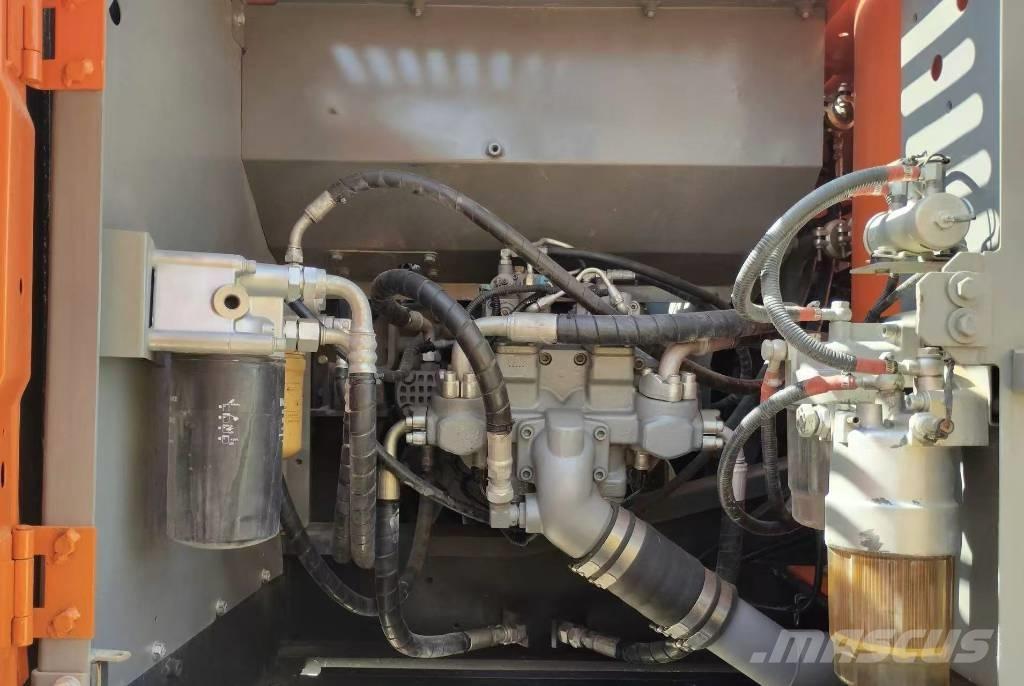 Hitachi ZX 240 Rupsgraafmachines