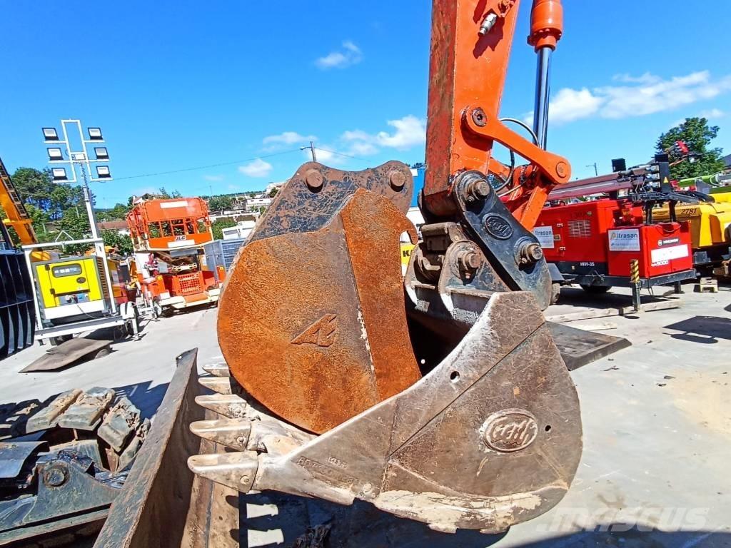 Hitachi ZX 135 US-6 Rupsgraafmachines