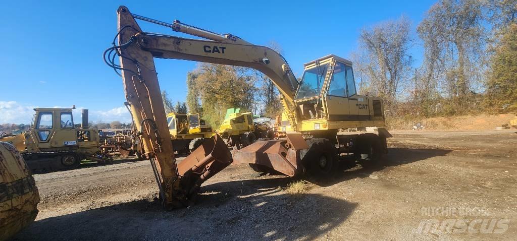 CAT 212 Wielgraafmachines