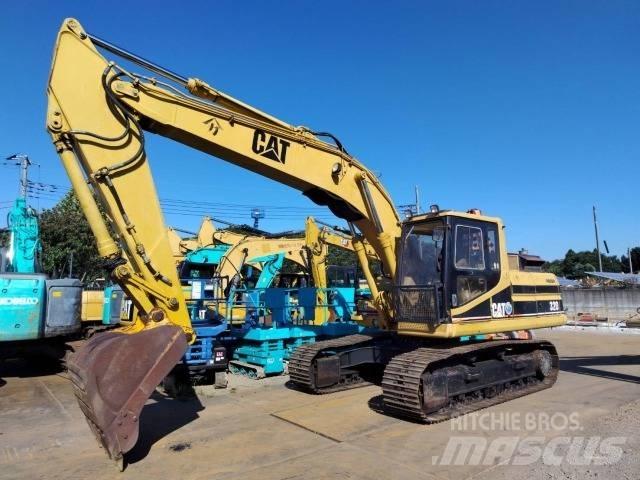 CAT 320 Rupsgraafmachines