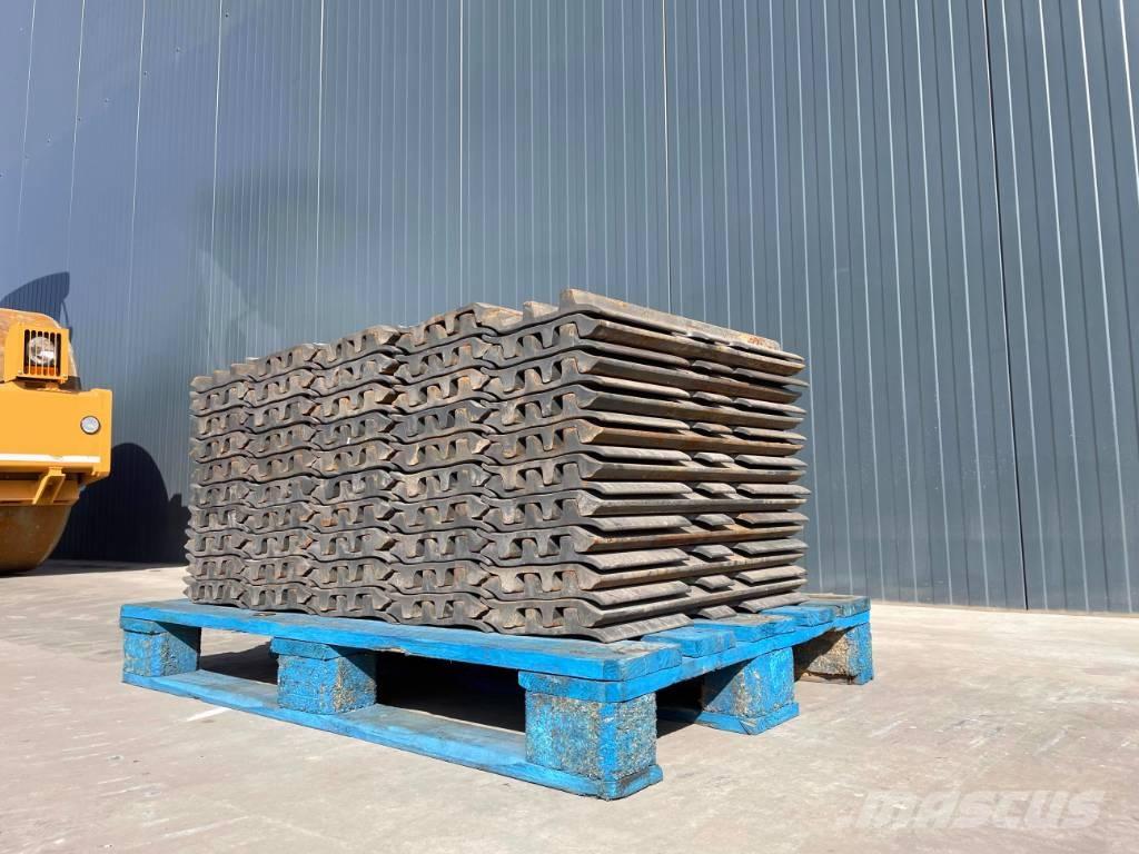 JCB JS240 Rupsbanden, kettingen en onderstel