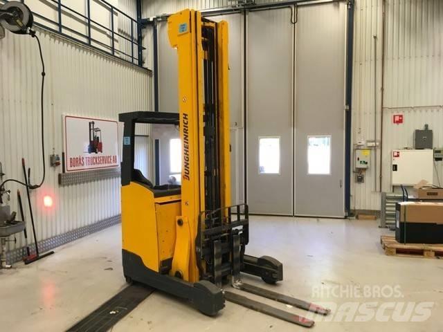 Jungheinrich ETV 214 Reachtruck voor hoog niveau