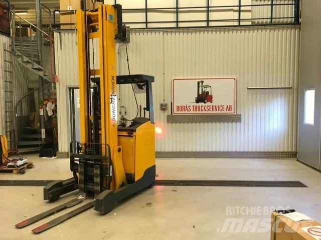 Jungheinrich ETV 214 Reachtruck voor hoog niveau