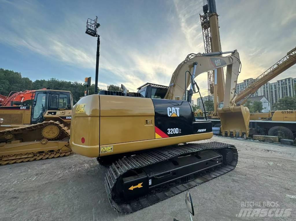 CAT 320D2 Rupsgraafmachines