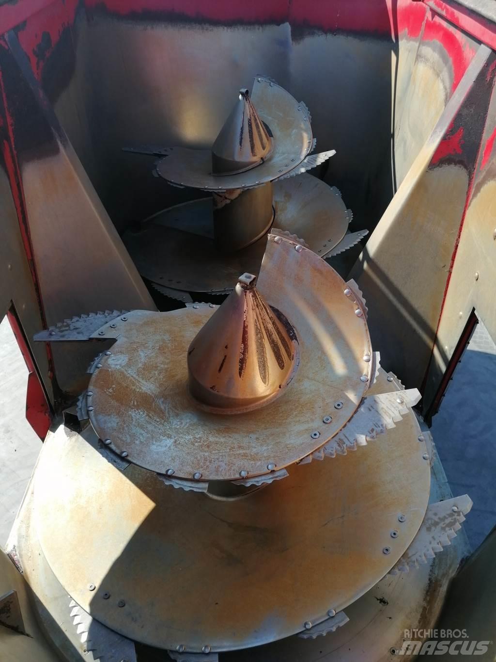 Peecon 24 kuub Mengvoedermachines