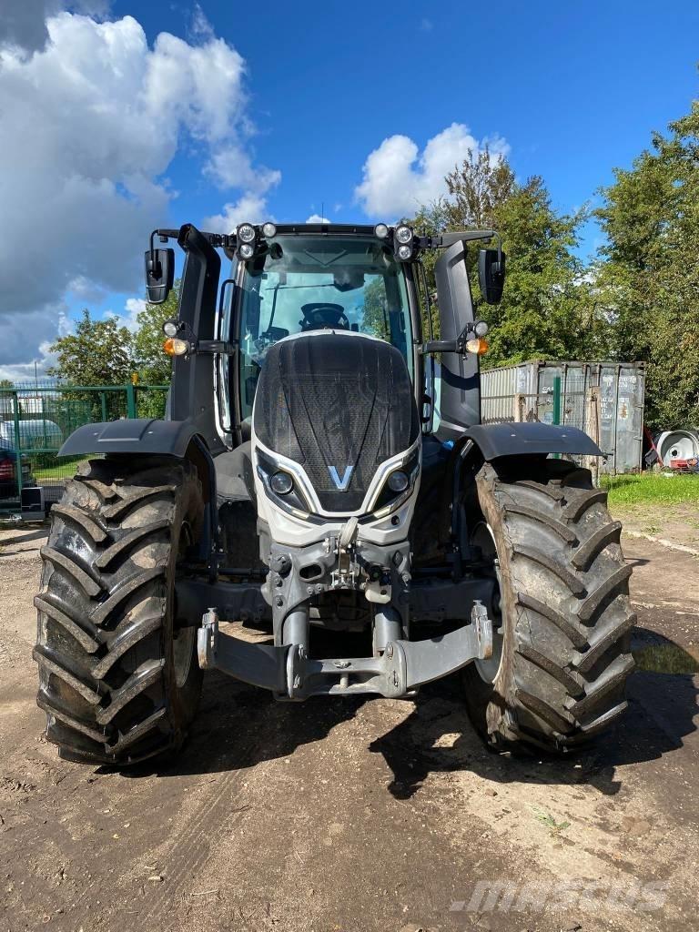 Valtra T 235 Tractoren