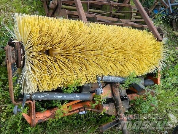  Traktora birste Veegmachines
