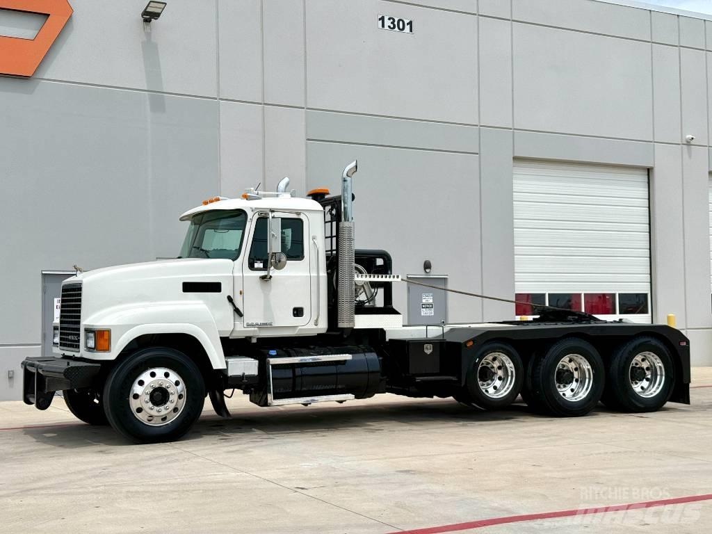 Mack CHU 613 Sleepwagens