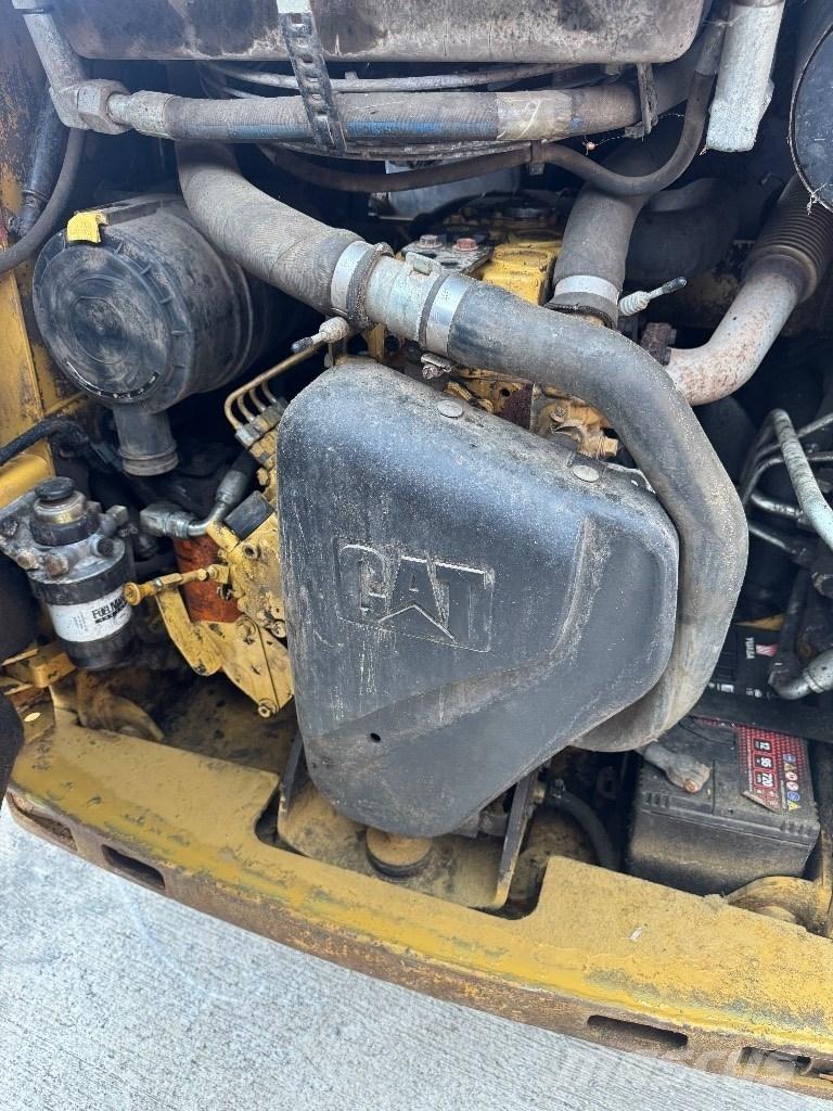 CAT 216 B 3 Schrankladers