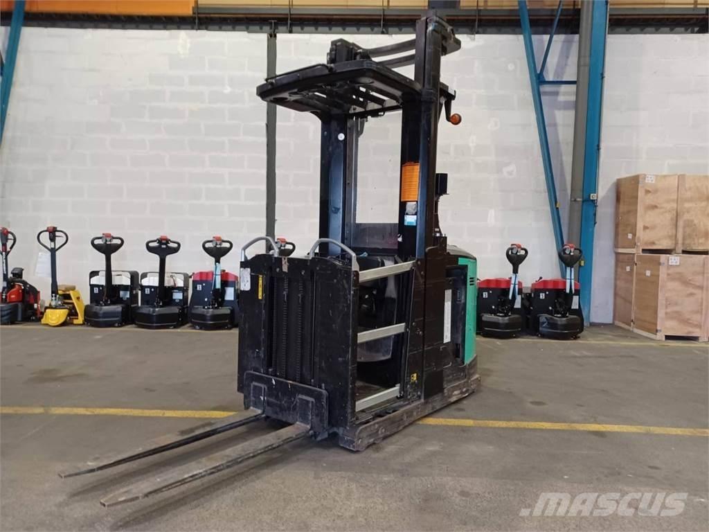 CAT NOH10N Orderpicker voor middelhoog niveau