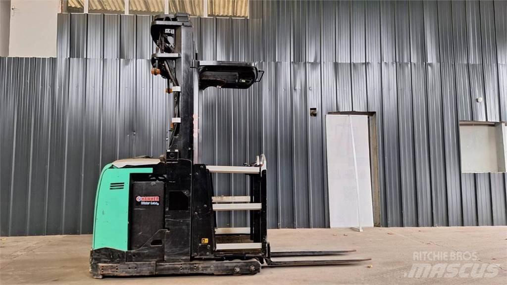 CAT NOH10N Orderpicker voor middelhoog niveau