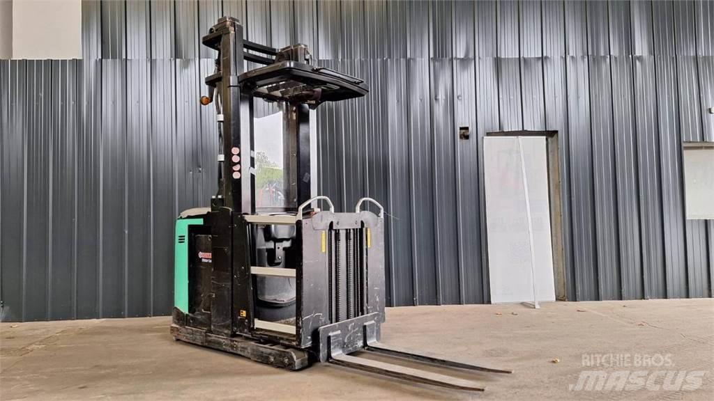 CAT NOH10N Orderpicker voor middelhoog niveau