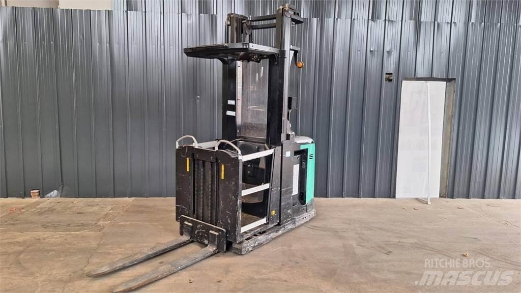 CAT NOH10N Orderpicker voor middelhoog niveau