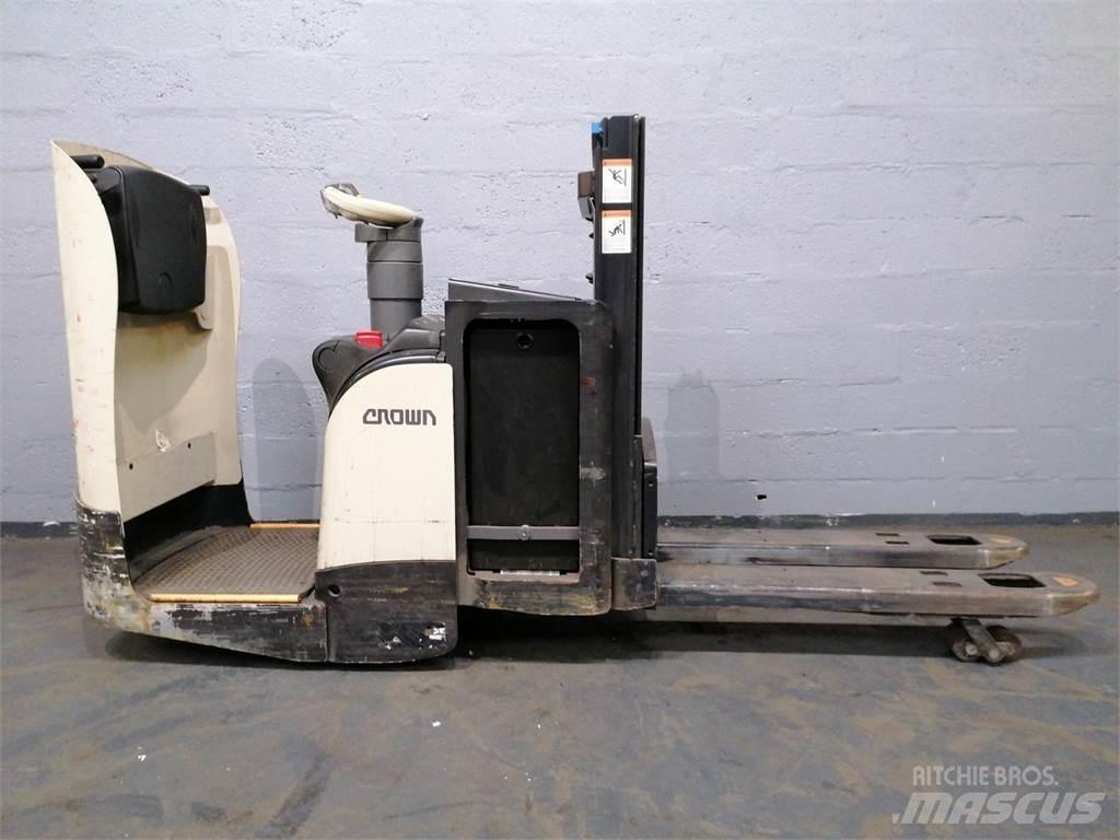 Crown DT3040 Zelfrijdende stapelaars