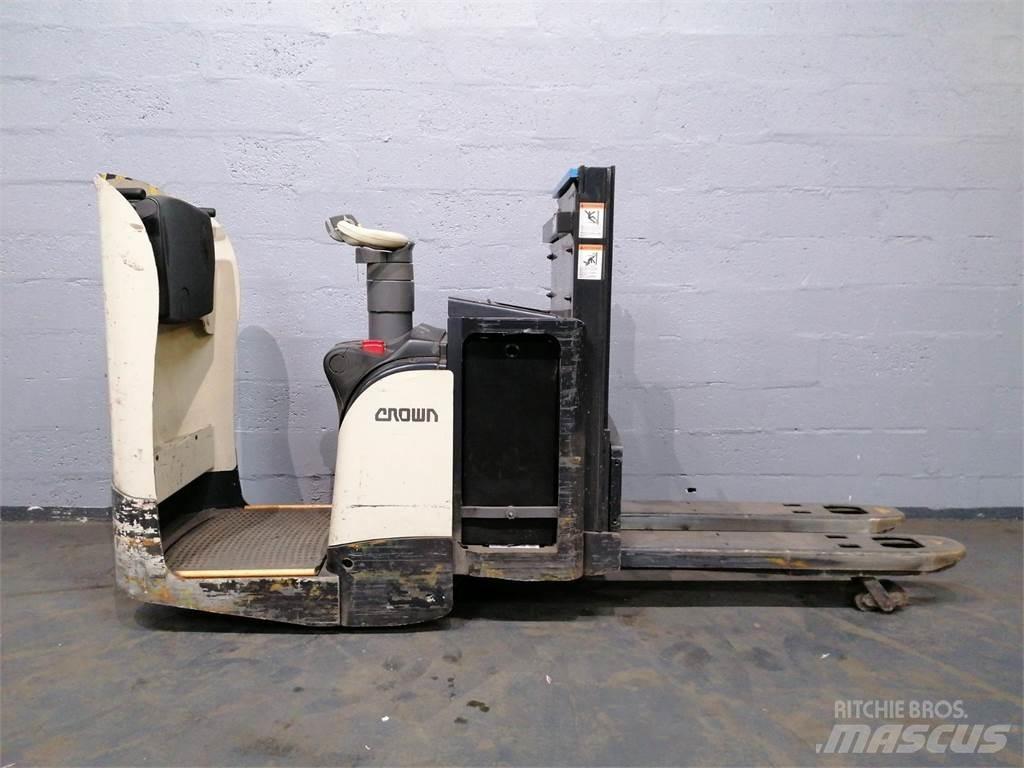 Crown DT3040 Zelfrijdende stapelaars