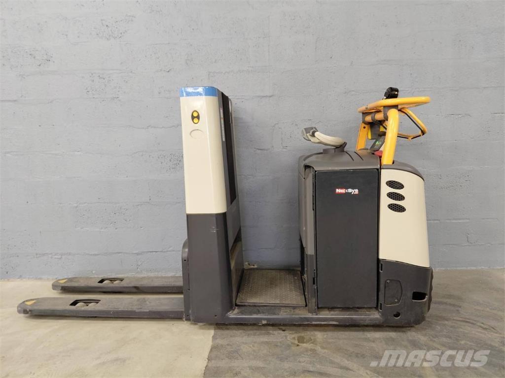 Crown GPC3045 Orderpicker voor middelhoog niveau