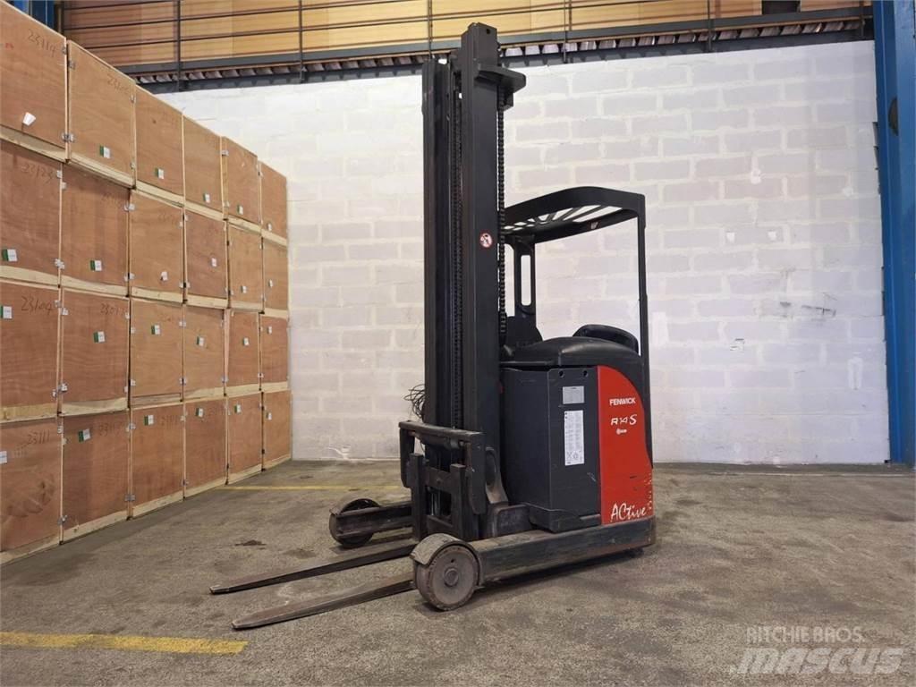 Fenwick R14S Reachtruck voor hoog niveau