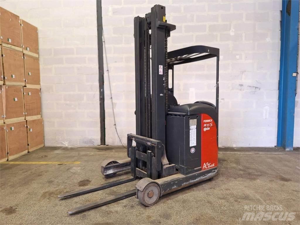 Fenwick R14S Reachtruck voor hoog niveau