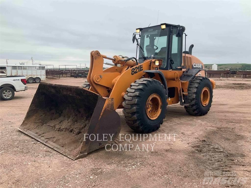 CASE 821E Wielladers