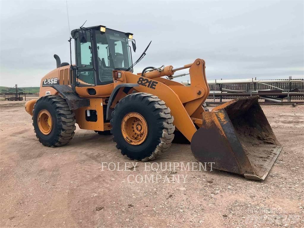 CASE 821E Wielladers