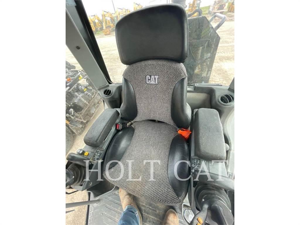 CAT 140 JOY Graders