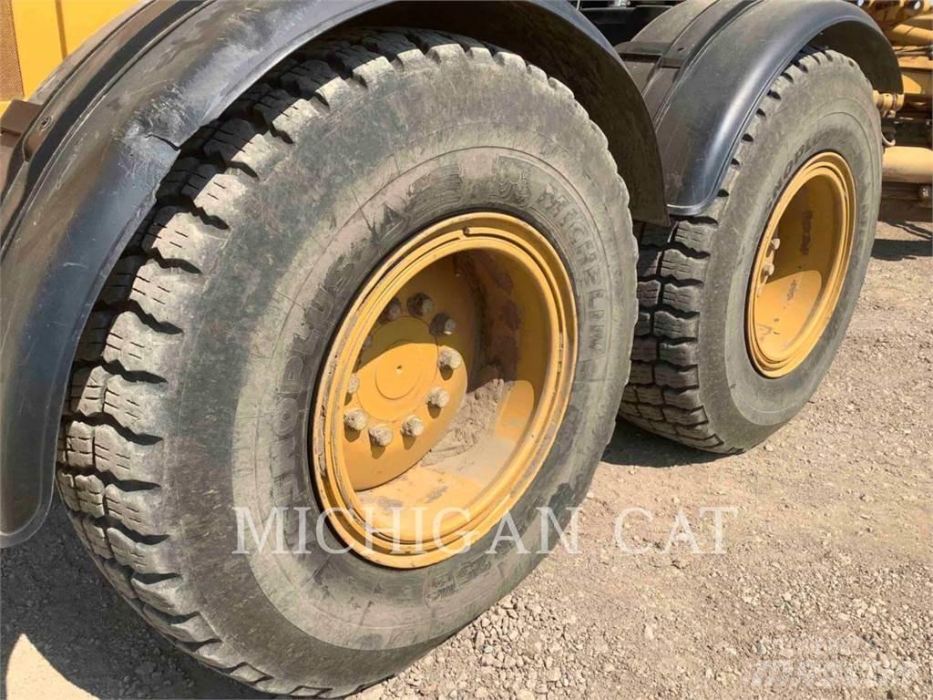 CAT 140M2 AWD Graders