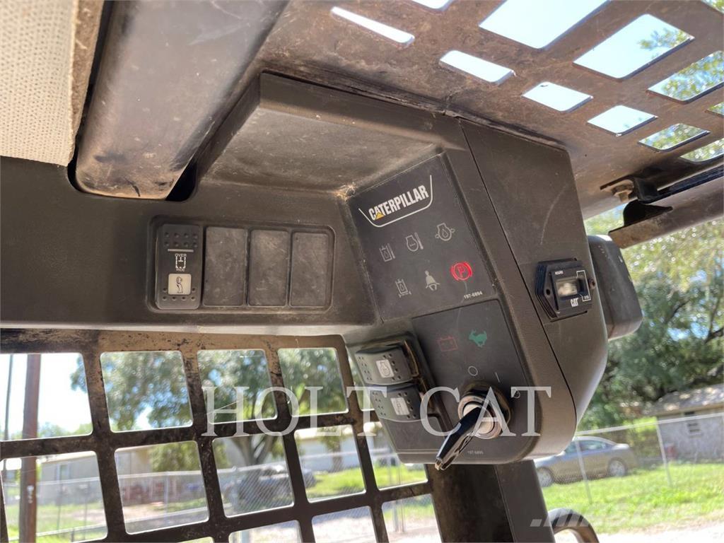 CAT 216 Schrankladers