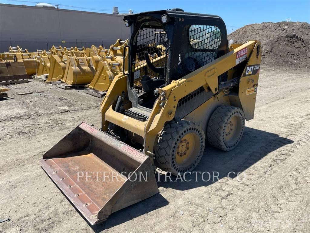 CAT 226D Schrankladers