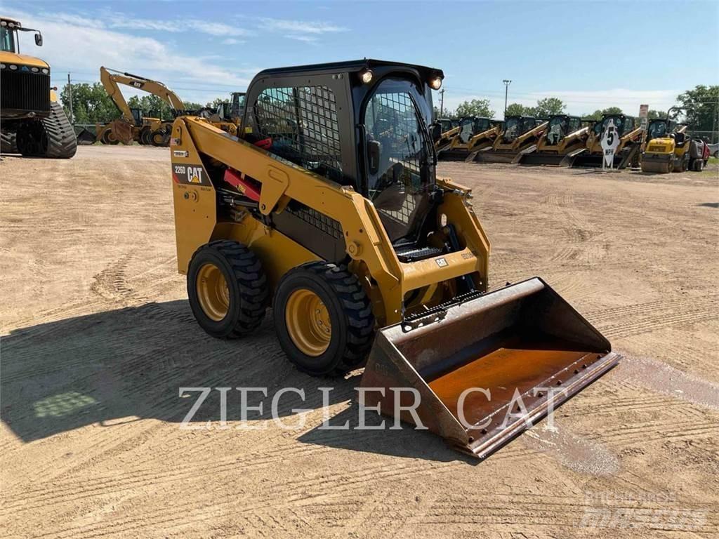 CAT 226D Schrankladers