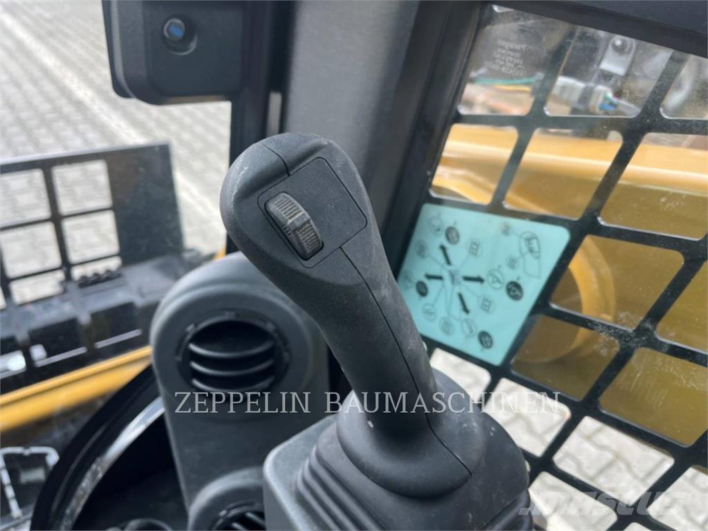 CAT 226D Schrankladers