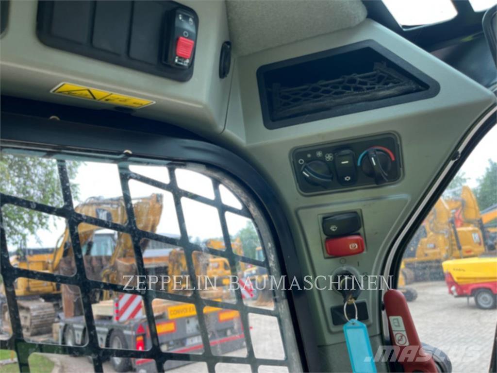 CAT 226D Schrankladers