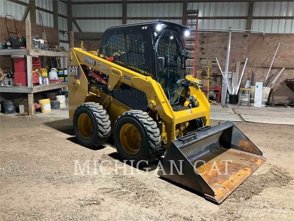 CAT 226D3 AQ Schrankladers