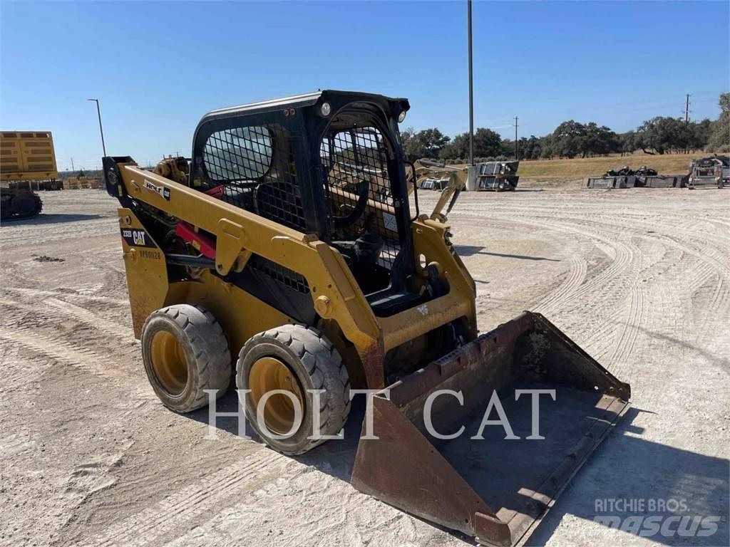 CAT 232D Schrankladers